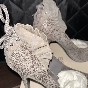 BGBG lace back pumps